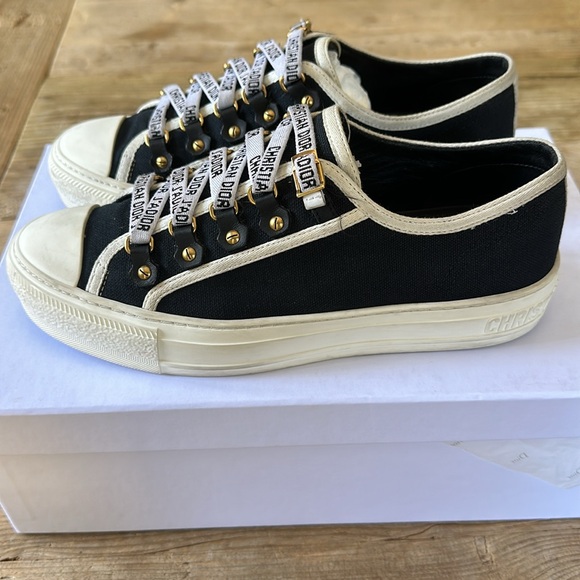 Dior Walk'n'Dior Sneaker / Trainers
Size 37 with original box retail $890 - Picture 4 of 8